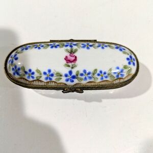 Porcelain needle box